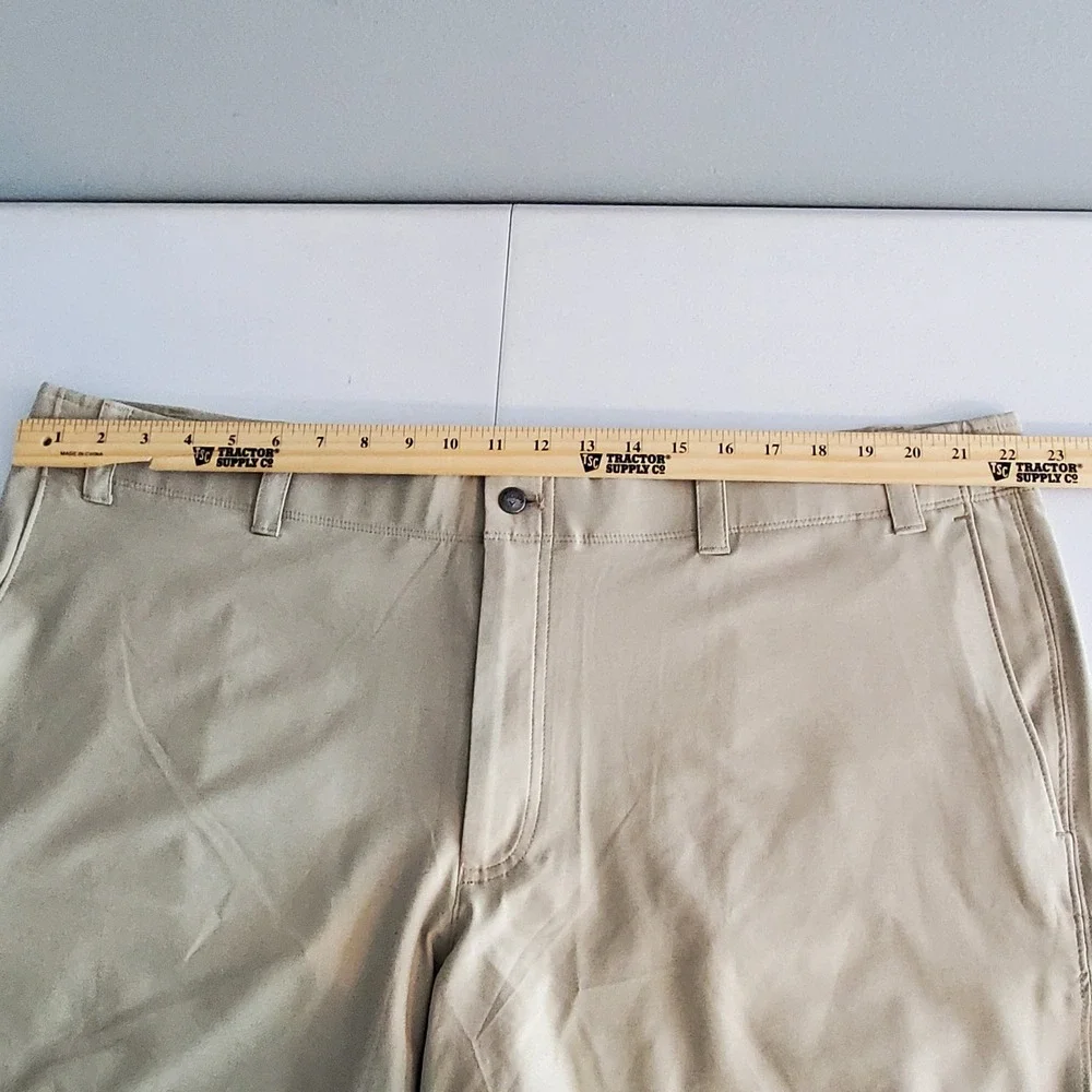 Callaway Men's Golf Shorts Tan Khaki Stretch Performance Size 44 Performance